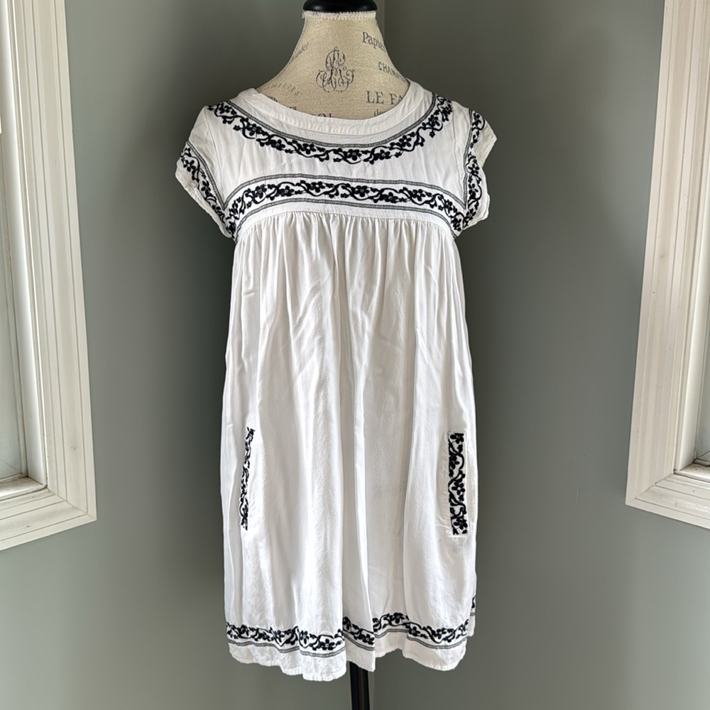 BB Dakota white embroidered mini dress cover-up EUC size small - Picture 2 of 10